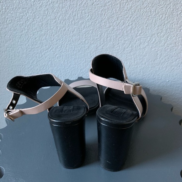 $89🔥Blush color sandals size 39 or 8.5US - Picture 4 of 6